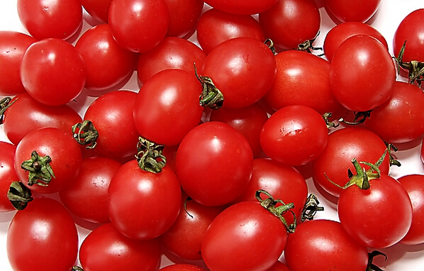 圣女果的營養(yǎng)價(jià)值與功效 吃圣女果的好處 圣女果的功效與作用