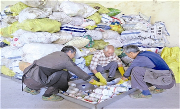 腐蝕農(nóng)藥包裝物，容易發(fā)生中毒事故