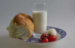 純牛奶好還是酸奶好？